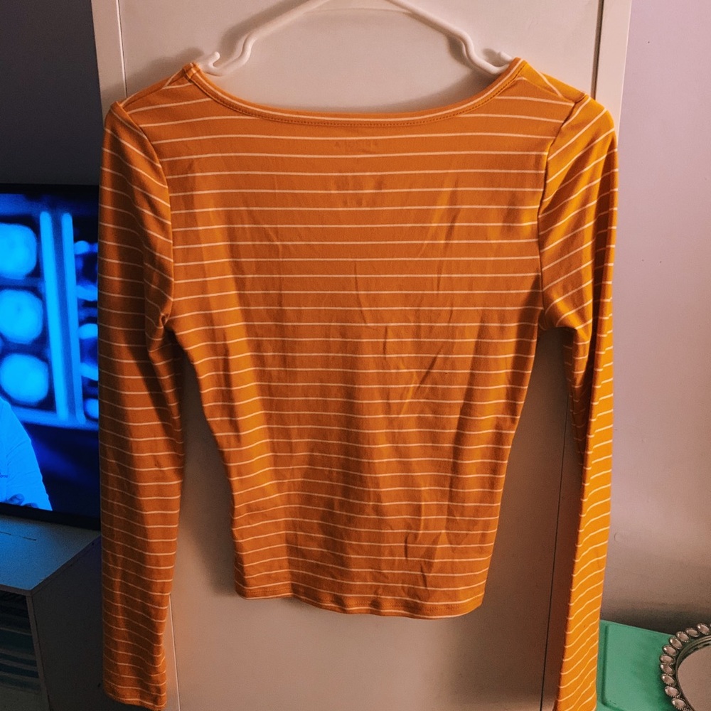 ⭐️Yellow/White Ruched Top⭐️ - Picture 2 of 3